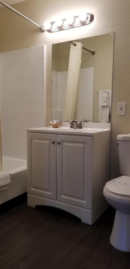 Sierra Crossing Motel Bloomington Bagian luar foto