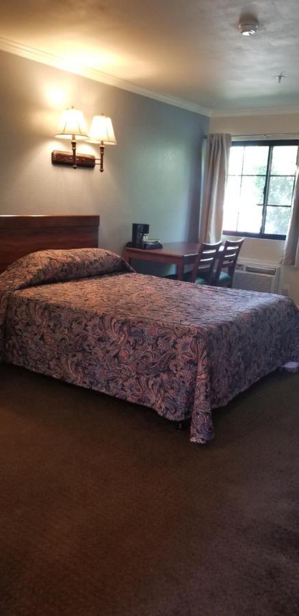 Sierra Crossing Motel Bloomington Bagian luar foto