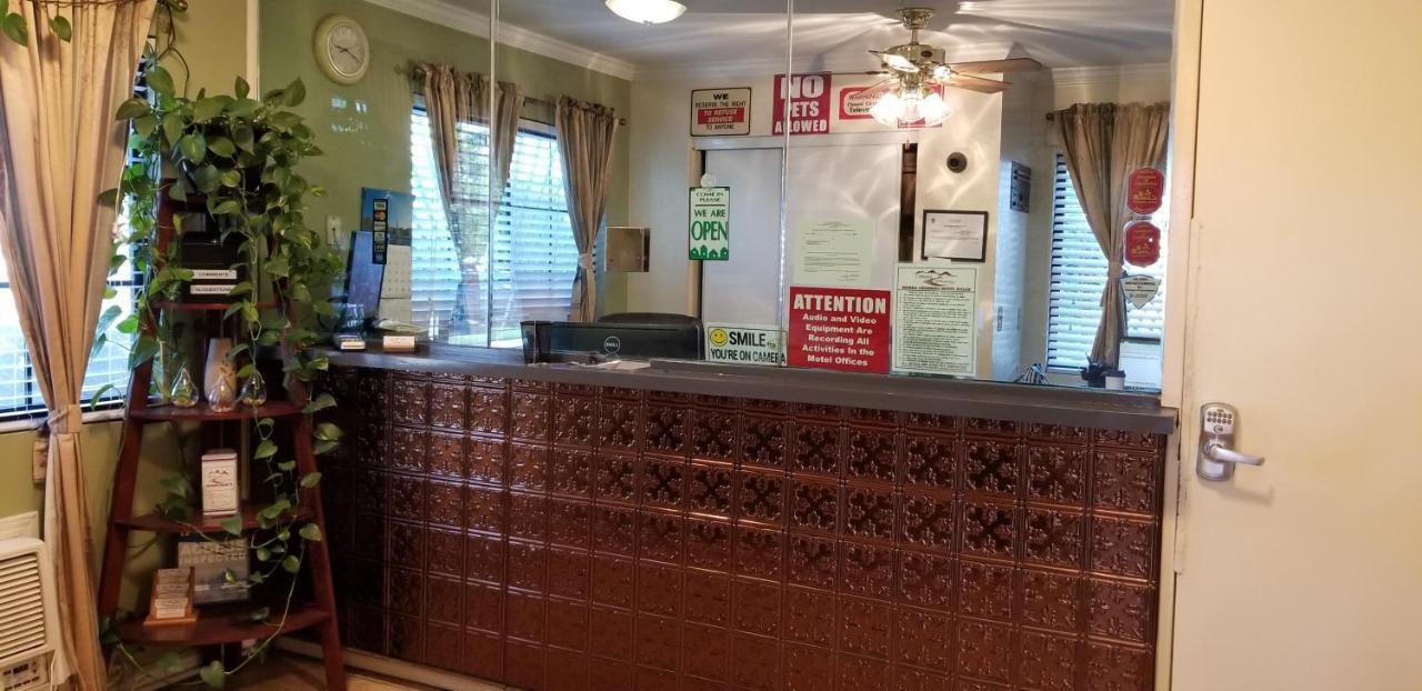 Sierra Crossing Motel Bloomington Bagian luar foto