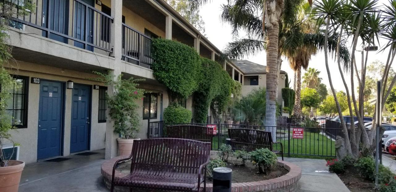 Sierra Crossing Motel Bloomington Bagian luar foto